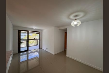 Apartamento à venda com 83m², 3 quartos e 1 vaga Apartamento à venda com 83m², 3 quartos e 1 vagaSala