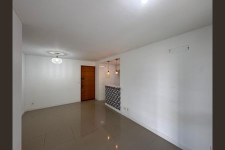 Apartamento à venda com 83m², 3 quartos e 1 vaga Apartamento à venda com 83m², 3 quartos e 1 vagaSala