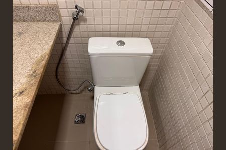 Apartamento à venda com 83m², 3 quartos e 1 vaga Apartamento à venda com 83m², 3 quartos e 1 vagaBanheiro Social