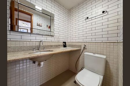 Apartamento à venda com 83m², 3 quartos e 1 vaga Apartamento à venda com 83m², 3 quartos e 1 vagaBanheiro Social