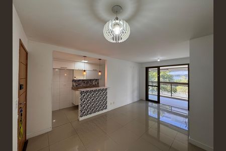 Apartamento à venda com 83m², 3 quartos e 1 vaga Apartamento à venda com 83m², 3 quartos e 1 vagaSala