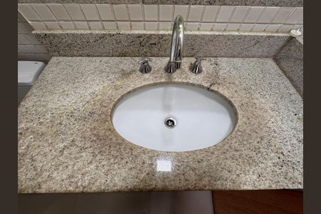 Apartamento à venda com 83m², 3 quartos e 1 vaga Apartamento à venda com 83m², 3 quartos e 1 vagaSuíte - Banheiro