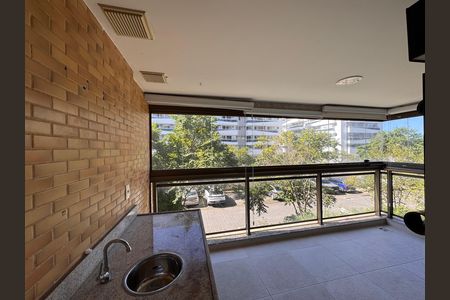 Apartamento à venda com 83m², 3 quartos e 1 vaga Apartamento à venda com 83m², 3 quartos e 1 vagaVaranda