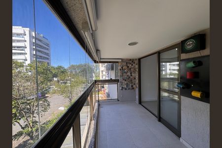 Apartamento à venda com 83m², 3 quartos e 1 vaga Apartamento à venda com 83m², 3 quartos e 1 vagaVaranda
