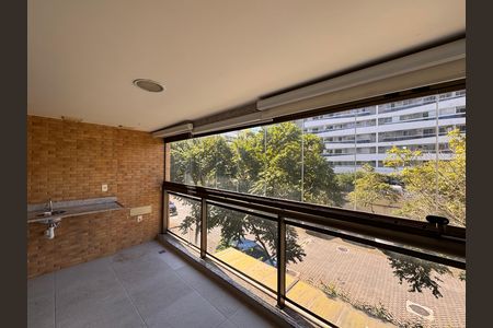 Apartamento à venda com 83m², 3 quartos e 1 vaga Apartamento à venda com 83m², 3 quartos e 1 vagaVaranda