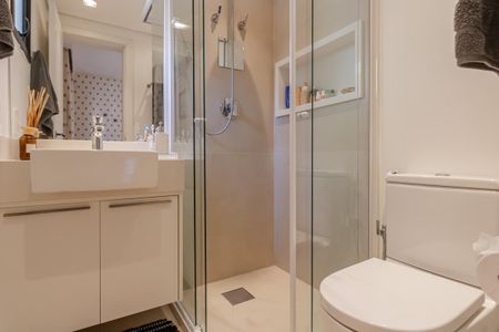 Apartamento à venda com 142m², 4 quartos e 3 vagas Apartamento à venda com 142m², 4 quartos e 3 vagasBanheiro da Suíte 1