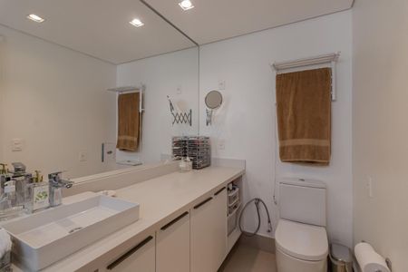 Apartamento à venda com 142m², 4 quartos e 3 vagas Apartamento à venda com 142m², 4 quartos e 3 vagasBanheiro da Suíte 2