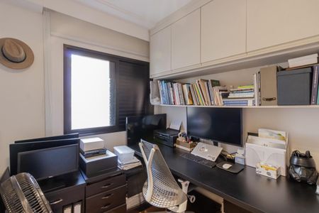 Apartamento à venda com 142m², 4 quartos e 3 vagas Apartamento à venda com 142m², 4 quartos e 3 vagasEscritório