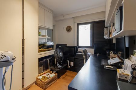 Apartamento à venda com 142m², 4 quartos e 3 vagas Apartamento à venda com 142m², 4 quartos e 3 vagasEscritório