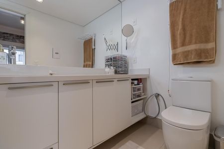 Apartamento à venda com 142m², 4 quartos e 3 vagas Apartamento à venda com 142m², 4 quartos e 3 vagasBanheiro da Suíte 2