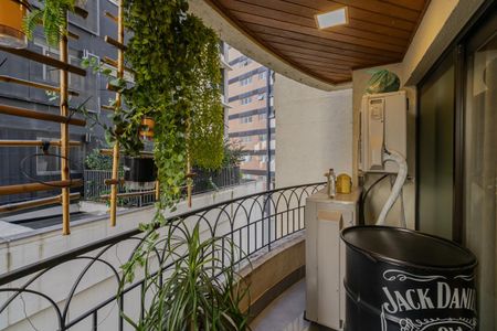 Apartamento à venda com 142m², 4 quartos e 3 vagas Apartamento à venda com 142m², 4 quartos e 3 vagasSacada