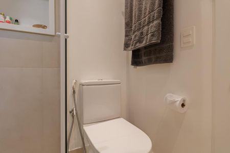 Apartamento à venda com 142m², 4 quartos e 3 vagas Apartamento à venda com 142m², 4 quartos e 3 vagasBanheiro da Suíte 1