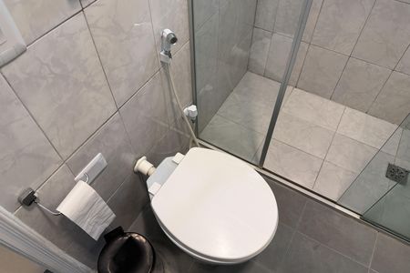 Banheiro de apartamento para alugar com 1 quarto, 58m² em Aparecida, Santos