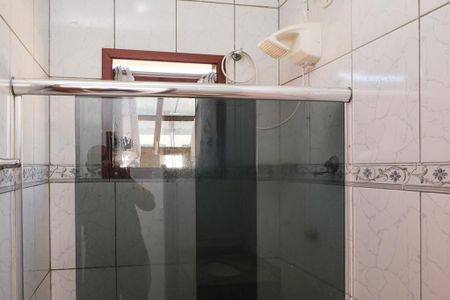 Banheiro de casa para alugar com 2 quartos, 72m² em Viga, Nova Iguaçu