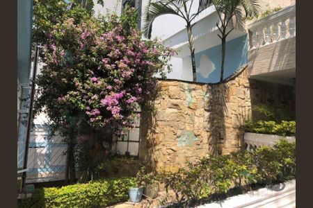 Casa à venda com 4 quartos, 250m² em Jardim Textil, São Paulo