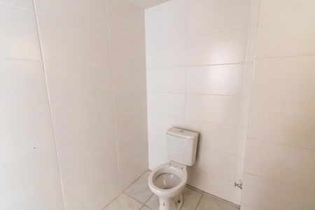 Banheiro de apartamento para alugar com 1 quarto, 45m² em Hípica, Porto Alegre