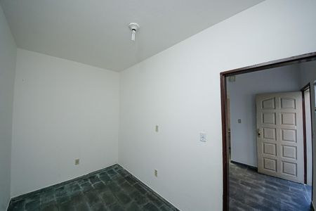 Casa para alugar com 37m², 1 quarto e sem vaga