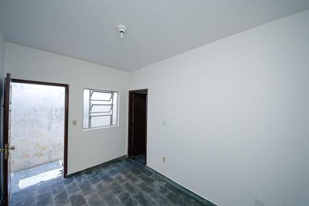 Casa para alugar com 37m², 1 quarto e sem vaga