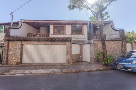 Fachada de casa à venda com 4 quartos, 375m² em São Lucas, Belo Horizonte