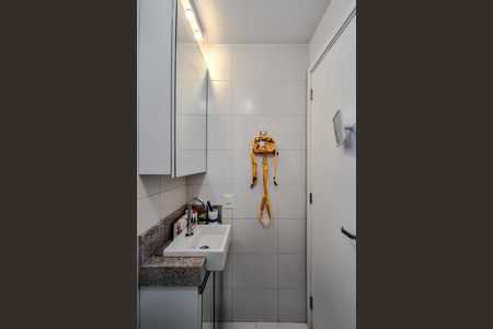 Banheiro de kitnet/studio para alugar com 1 quarto, 27m² em Vila Deodoro, São Paulo