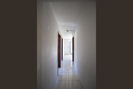 Corredor de casa para alugar com 3 quartos, 70m² em Vila Iara, São Gonçalo