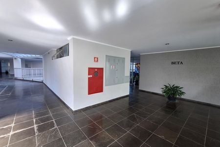 Hall de entrada de apartamento à venda com 2 quartos, 68m² em Vila Valparaíso, Santo André