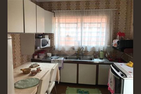 Casa à venda com 4 quartos, 202m² em Cidade Domitila, São Paulo