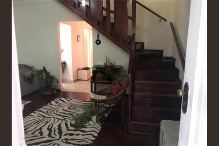 Casa à venda com 4 quartos, 202m² em Cidade Domitila, São Paulo
