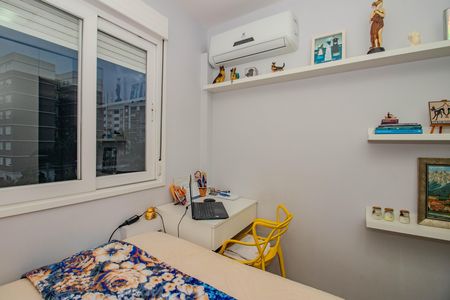 Quarto de apartamento à venda com 2 quartos, 73m² em Jardim Sabará, Porto Alegre