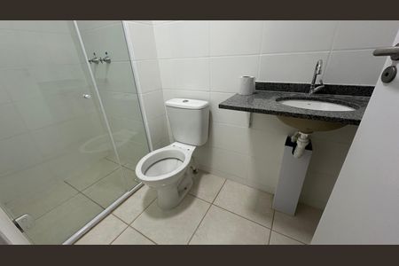 Banheiro Social de apartamento para alugar com 2 quartos, 58m² em Barra Olímpica, Rio de Janeiro