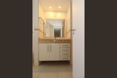 Banheiro da Suíte  de apartamento para alugar com 3 quartos, 112m² em Jardim Paulista, São Paulo