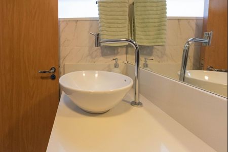 Apartamento à venda com 70m², 2 quartos e 1 vaga Apartamento à venda com 70m², 2 quartos e 1 vagaBanheiro da Suíte