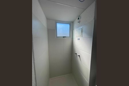 Banheiro de apartamento para alugar com 2 quartos, 42m² em Jardim Paraíso, Nova Iguaçu