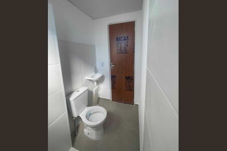 Banheiro de apartamento para alugar com 2 quartos, 42m² em Jardim Paraíso, Nova Iguaçu