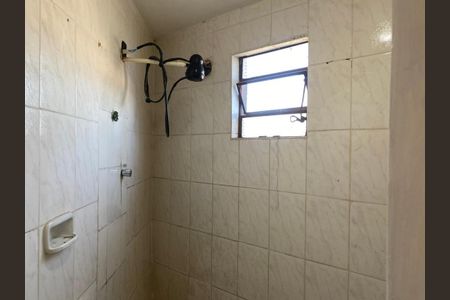 Banheiro de kitnet/studio para alugar com 1 quarto, 36m² em Cavalcanti, Rio de Janeiro