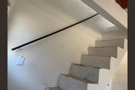 Corredor de kitnet/studio para alugar com 1 quarto, 36m² em Cavalcanti, Rio de Janeiro