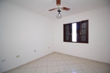 Quarto 2 de casa para alugar com 2 quartos, 140m² em Jardim Santo Elias, São Paulo