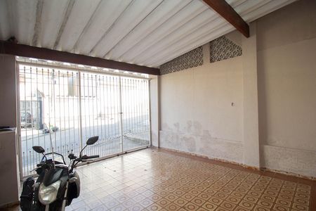 Garagem de casa para alugar com 2 quartos, 140m² em Jardim Santo Elias, São Paulo