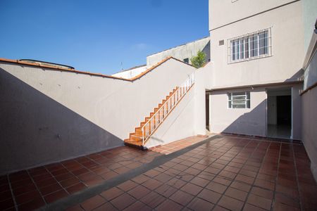 Quintal de casa para alugar com 2 quartos, 140m² em Jardim Santo Elias, São Paulo