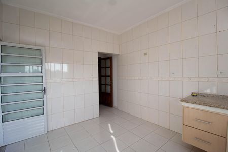 Cozinha de casa para alugar com 2 quartos, 140m² em Jardim Santo Elias, São Paulo