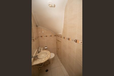 Lavabo de casa para alugar com 2 quartos, 140m² em Jardim Santo Elias, São Paulo