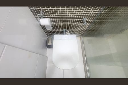 Banheiro  de apartamento para alugar com 1 quarto, 49m² em Corredor da Vitória, Salvador