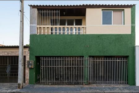 Fachada de casa à venda com 5 quartos, 160m² em Cajuru, Curitiba