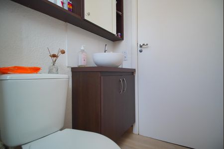 Banheiro Corredor de apartamento à venda com 2 quartos, 40m² em Mário Quintana, Porto Alegre
