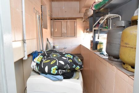 Casa à venda com 220m², 5 quartos e 1 vaga Casa à venda com 220m², 5 quartos e 1 vagaarea servico casa 1