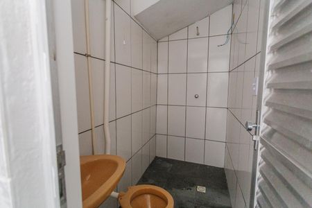 Studio para alugar com 65m², 2 quartos e sem vaga Studio para alugar com 65m², 2 quartos e sem vagaBanheiro social