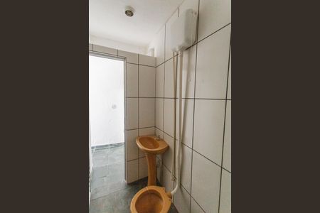 Studio para alugar com 65m², 2 quartos e sem vaga Studio para alugar com 65m², 2 quartos e sem vagaBanheiro social