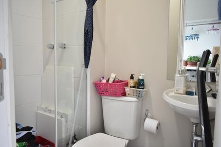 Banheiro de serviço de apartamento à venda com 3 quartos, 130m² em Mirandópolis, São Paulo