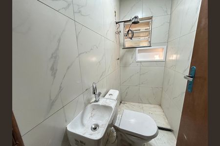Banheiro de apartamento para alugar com 2 quartos, 50m² em Quintino Bocaiúva, Rio de Janeiro