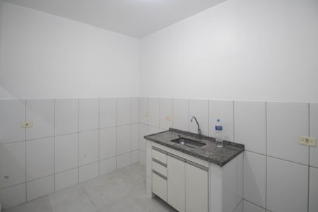 Cozinha  de apartamento para alugar com 1 quarto, 35m² em Vila Nova Galvão, São Paulo
